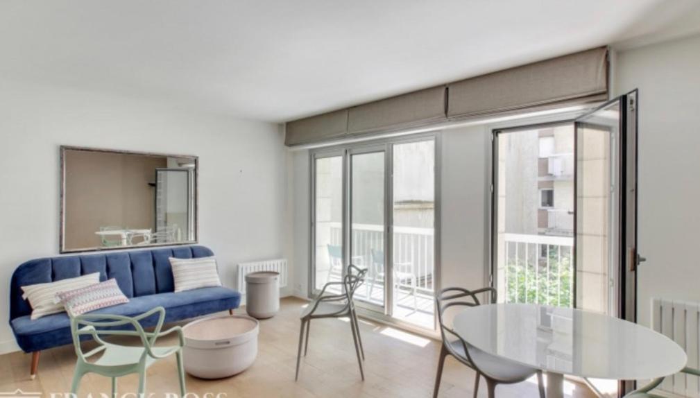 Another Attractive Flat Near By St-germain, St-placide Apartment